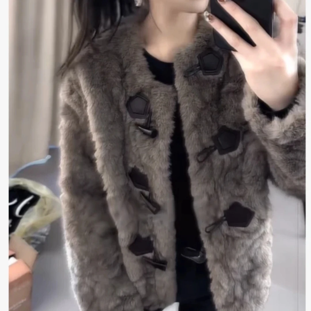 新款休闲风短外套女保暖轻奢女装