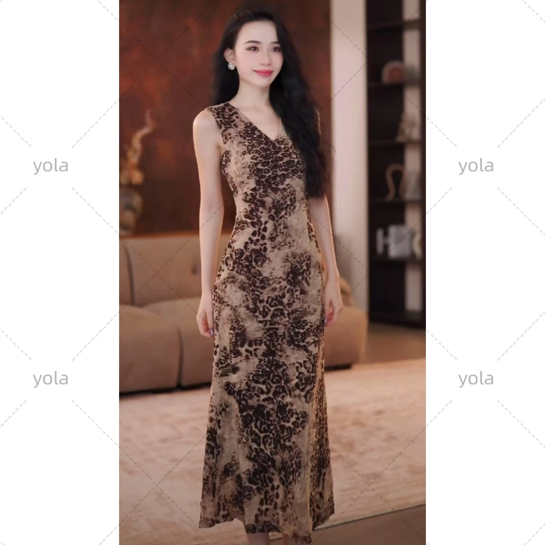 【yola】​​秋季新款法式气质显瘦V领鱼尾连衣裙-YL50308