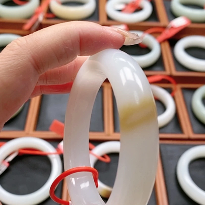 【闪购商品】未镶嵌手镯和田玉