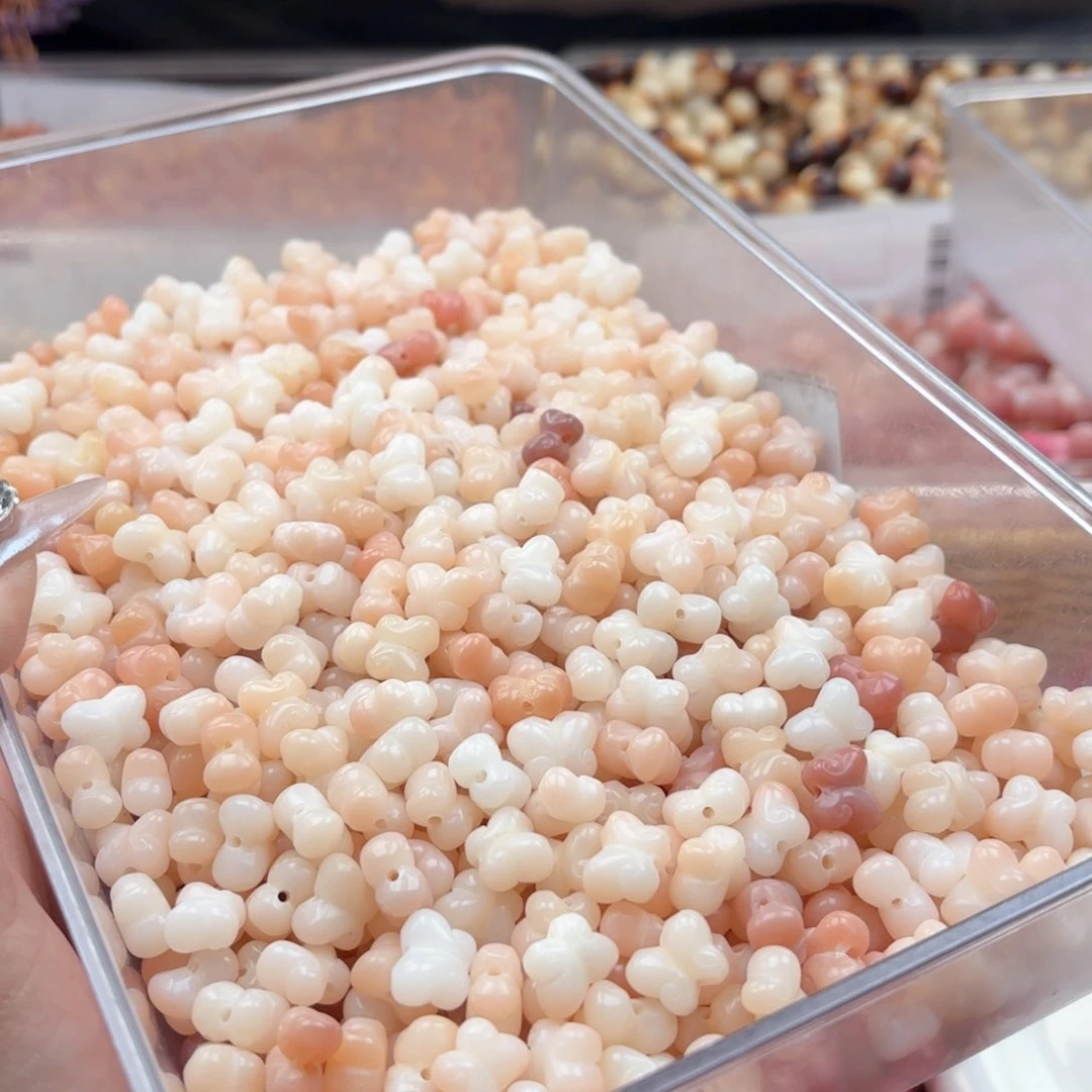 白玉菩提吊坠z12mm30颗。微瑕蝴蝶