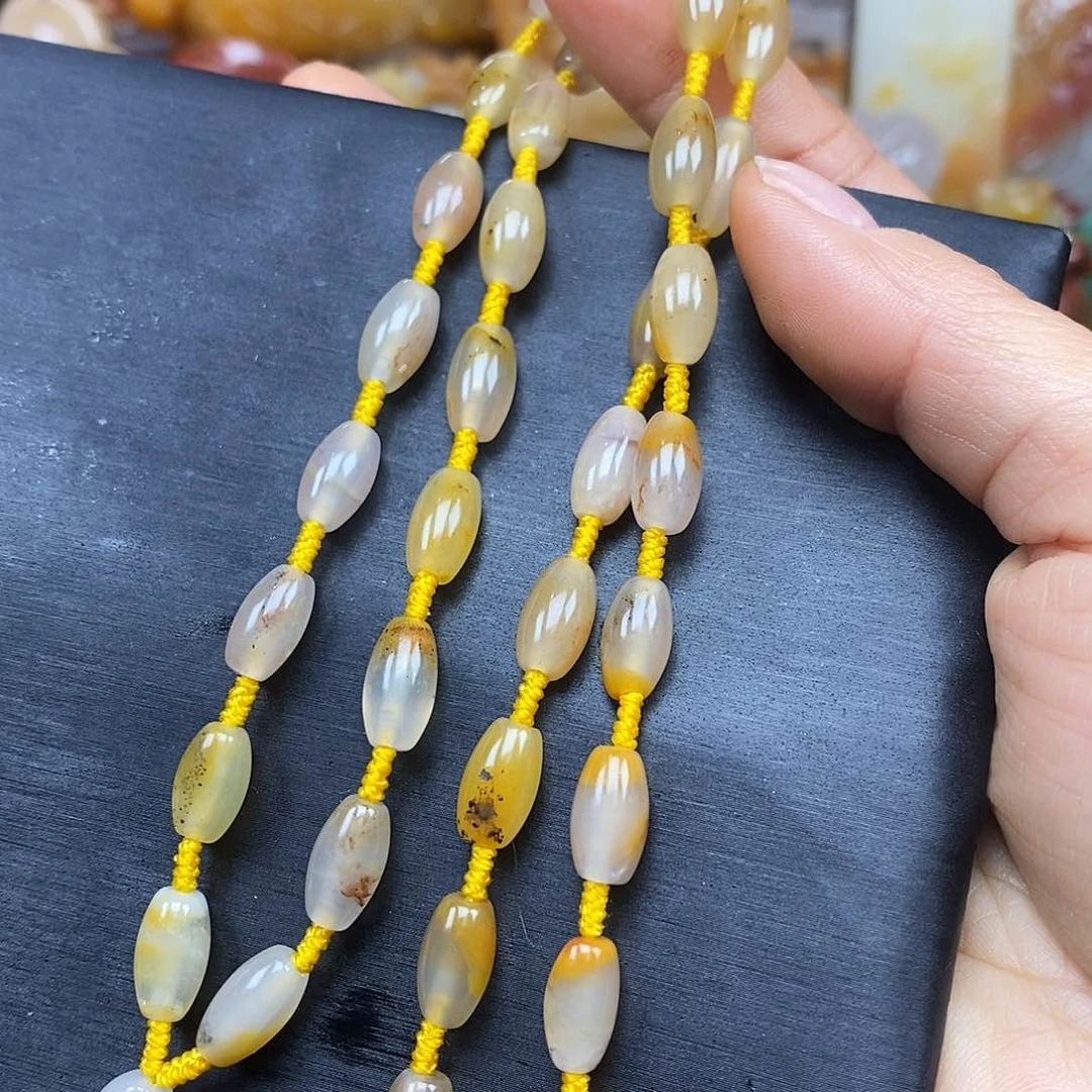 石英质玉（黄龙玉）颈饰未镶嵌