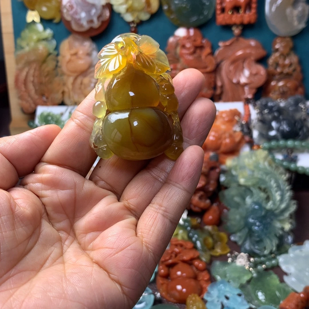 蛇纹石玉未镶嵌挂坠