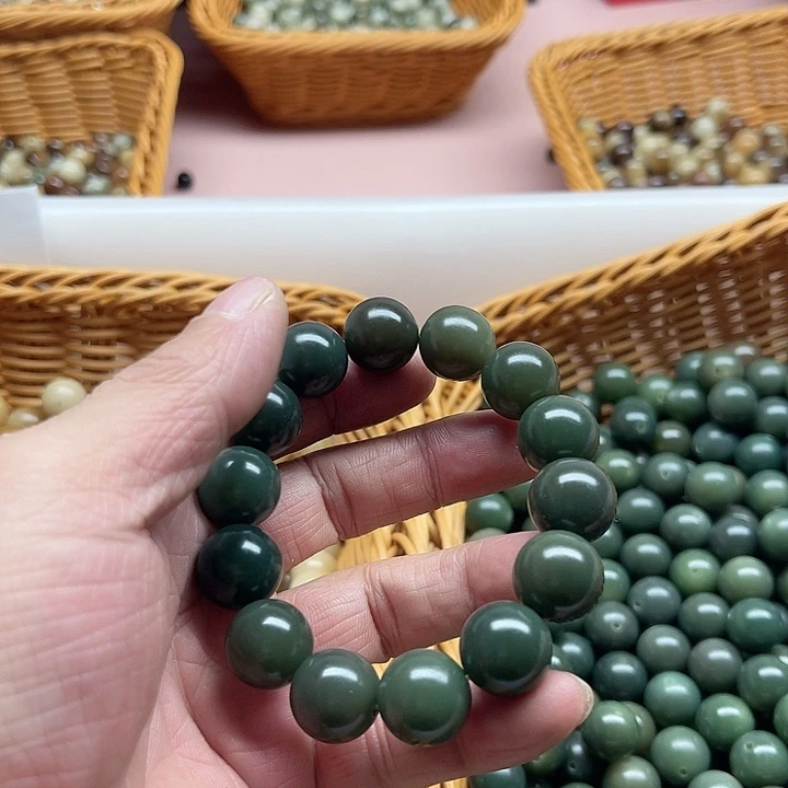 白玉菩提吊坠小***?精品15帝王绿16
