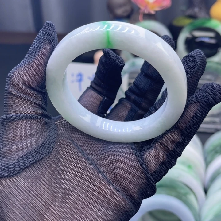 定制翡翠未镶嵌手镯