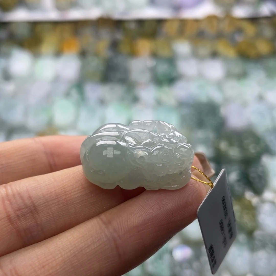 做***了翡翠未镶嵌颈饰貔貅