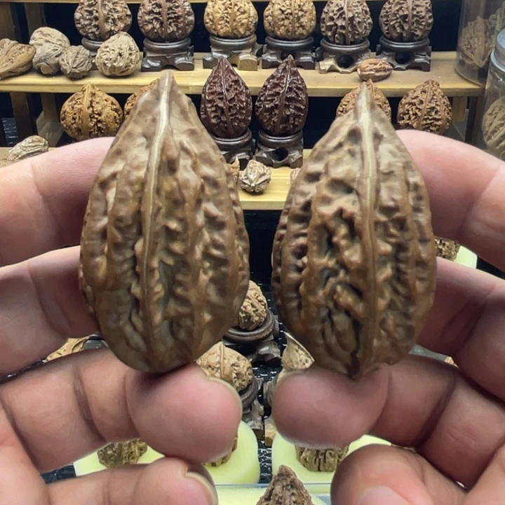 文玩核桃吊坠梭子49