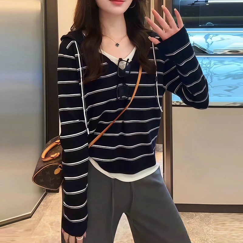 撞色条纹连帽针织衫女秋装2025新款韩系慵懒风外搭套头设计感上衣