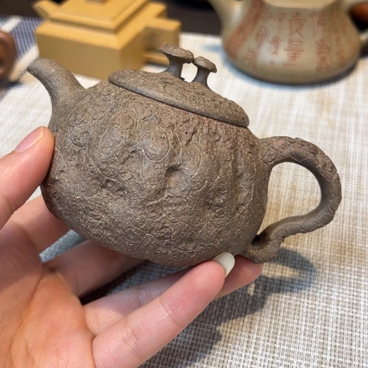 隐***袋茶壶紫砂供春，容量180毫升，青段