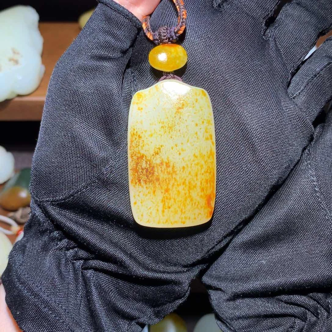 用***哥颈饰未镶嵌和田玉