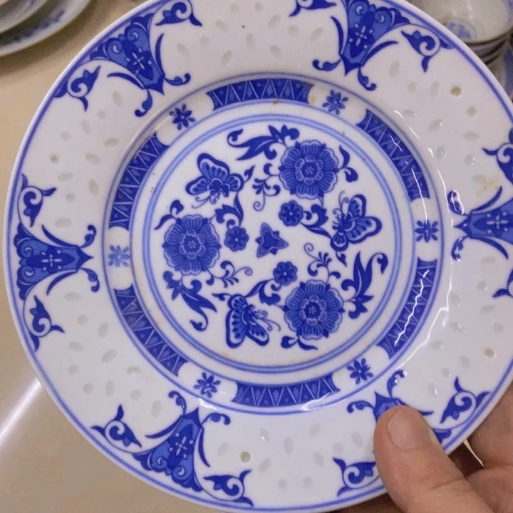 其他17.5厘米玲珑花花盘子景德镇