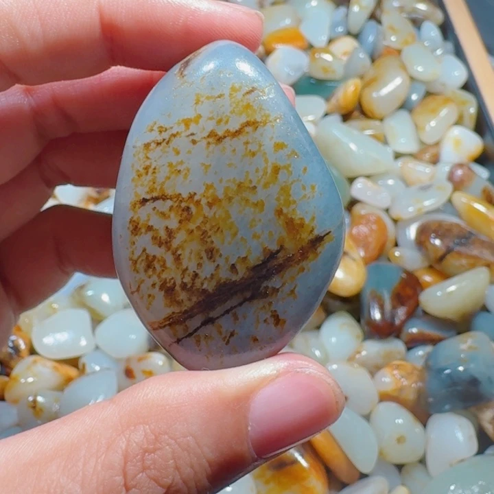 和田玉（糖玉）未镶嵌颈饰60克