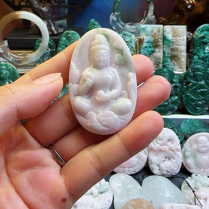 未镶嵌独山玉颈饰有瑕疵，恕不退换