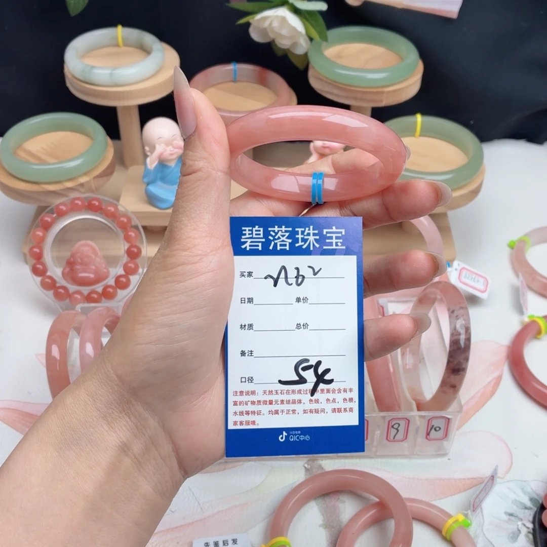 要***爱石英质玉未镶嵌手镯