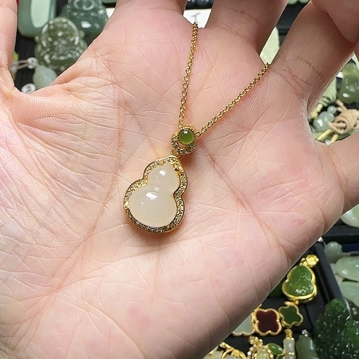 颈饰银S925镶嵌和田玉冰**人