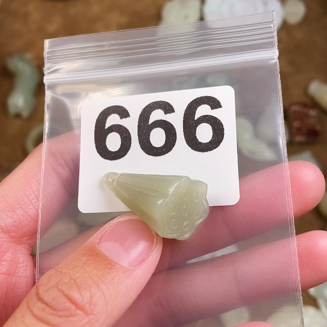 和田玉（糖玉）未镶嵌颈饰