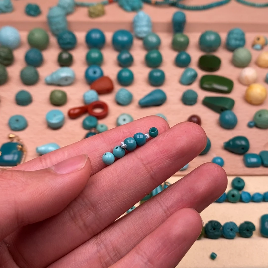 绿松石配饰未镶嵌是****哈