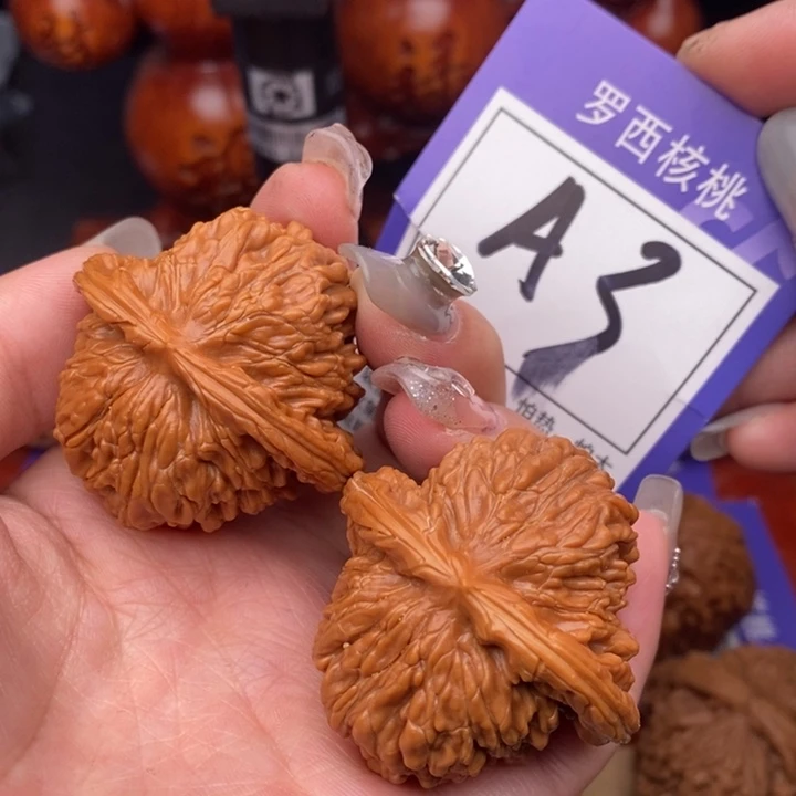 桃核吊坠《****》41四座楼3号牌