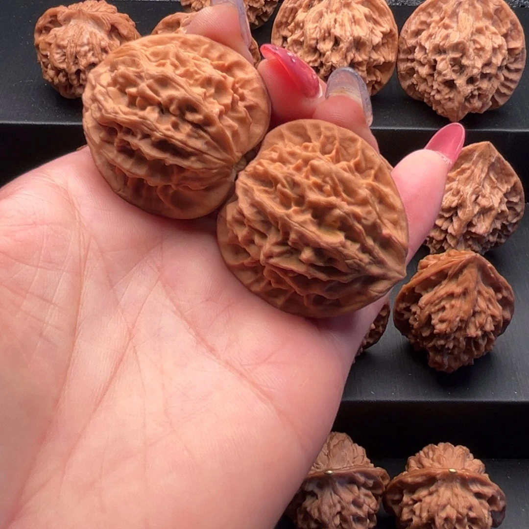 达***远文玩核桃把件金公子