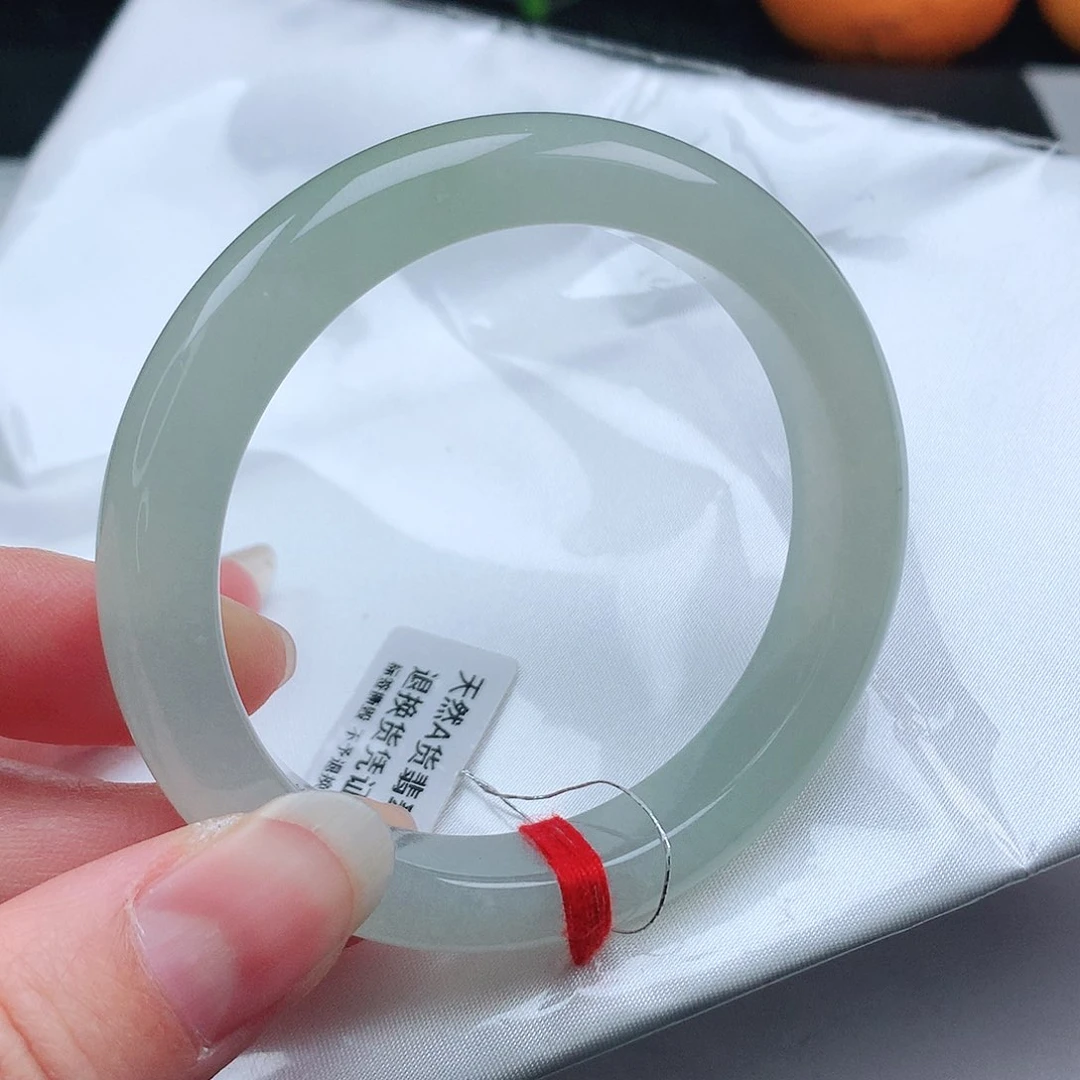 翡翠手镯未镶嵌54圈