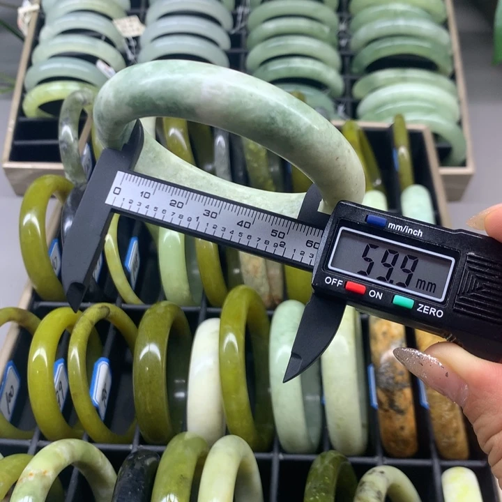 蛇纹石玉未镶嵌手镯84