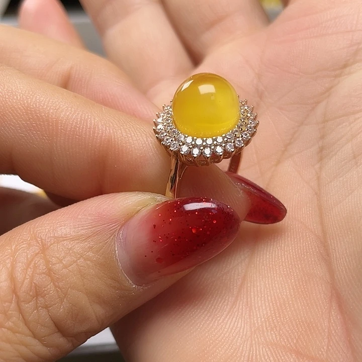 蜜蜡未镶嵌珠宝奇石