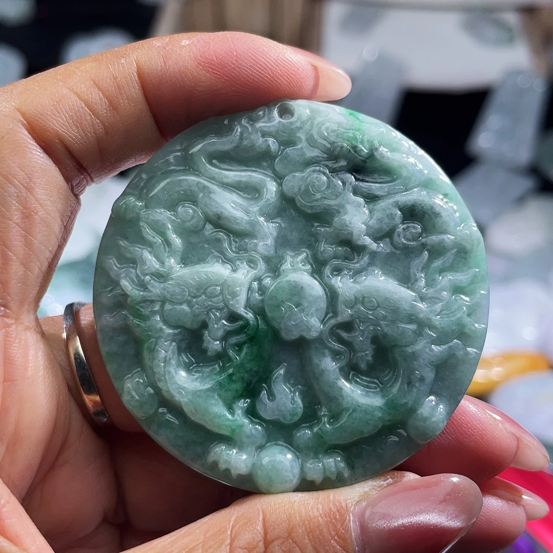 翡翠未镶嵌颈饰龙牌