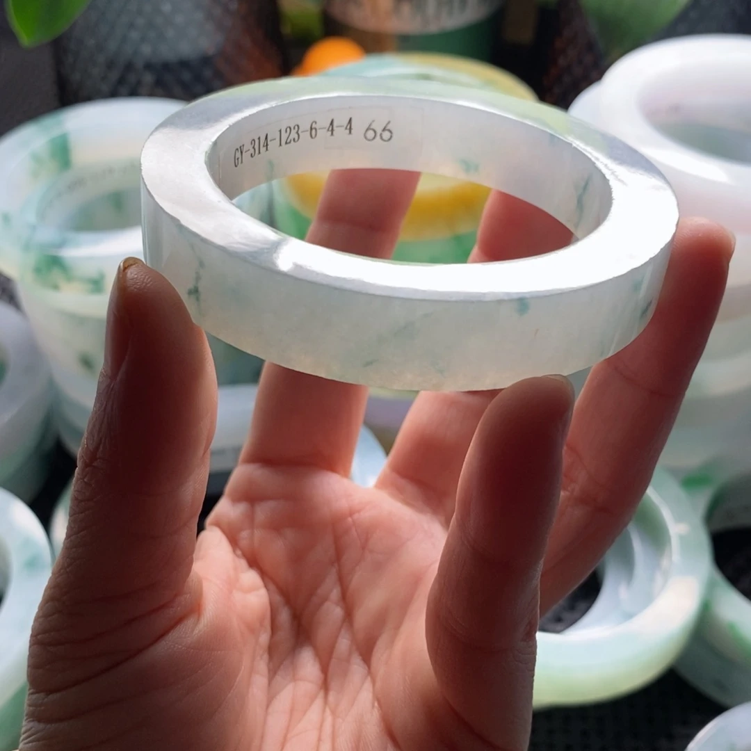 定制翡翠手镯未镶嵌企****桃