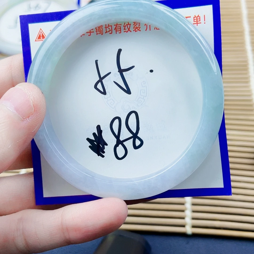 ****J翡翠未镶嵌手镯我