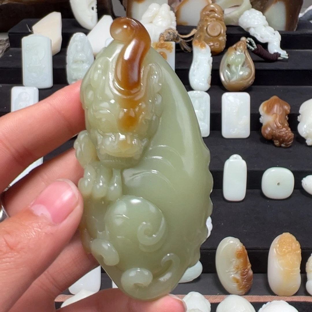 和田玉颈饰未镶嵌朝****吧