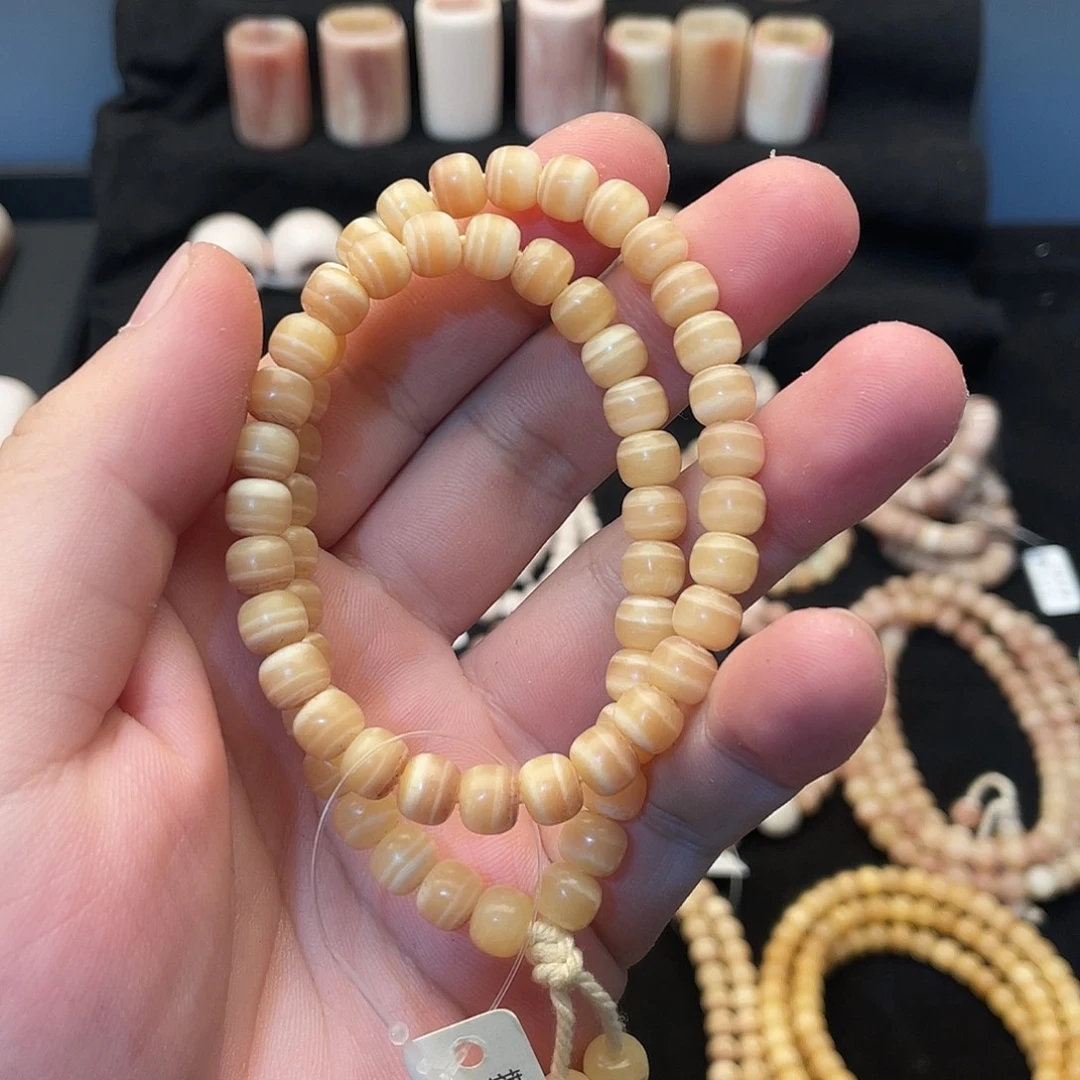 白玉菩提手串驼骨千花手持。