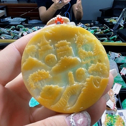 颈饰未镶嵌翡翠一个