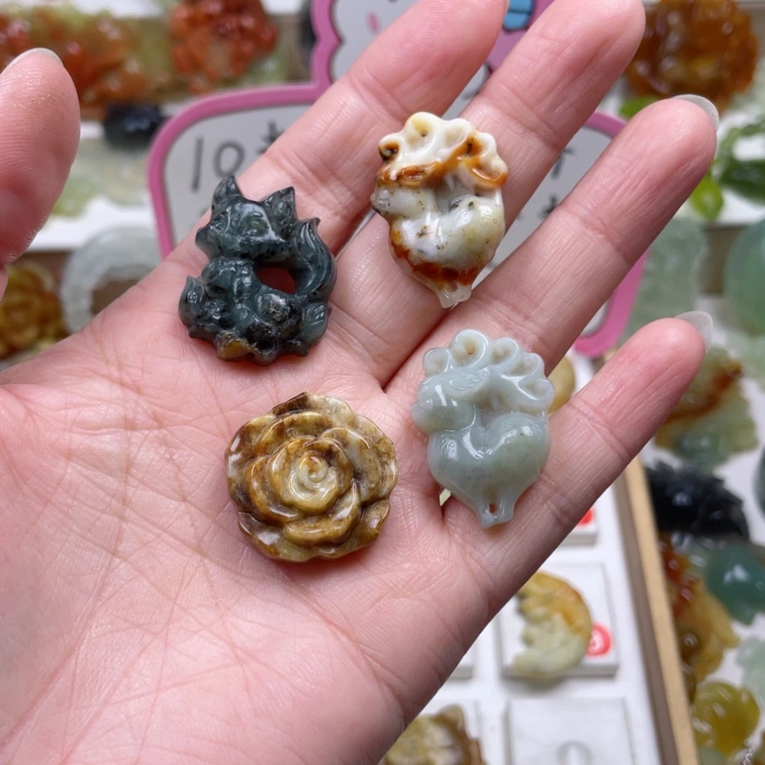 童***小蛇纹石玉未镶嵌颈饰