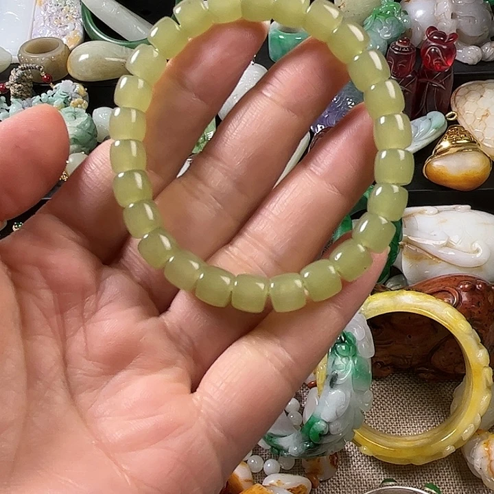 翡翠未镶嵌颈饰翡翠未镶嵌颈饰