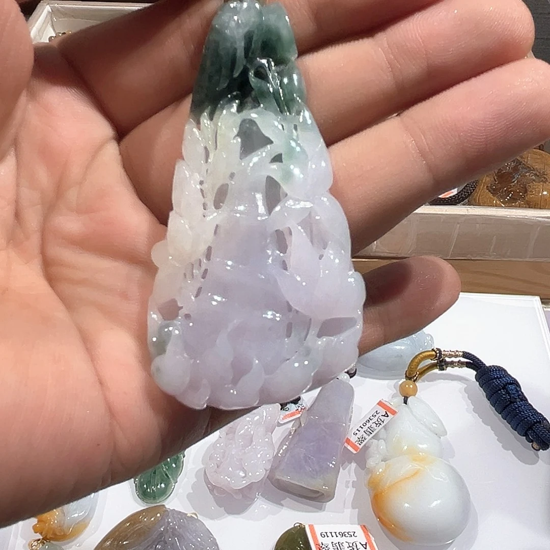 翡翠未镶嵌颈饰挂件