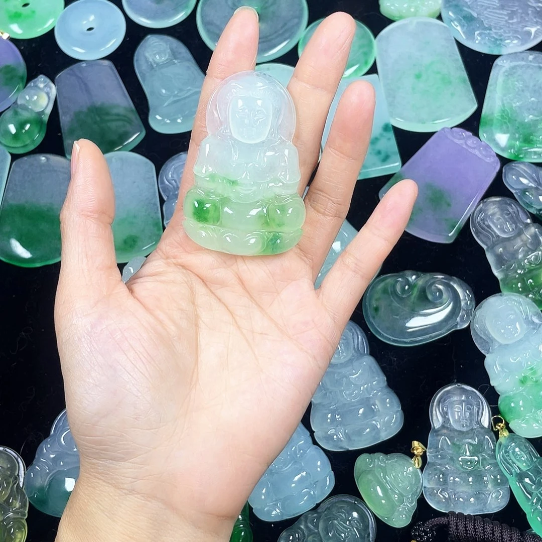 乔***，翡翠未镶嵌颈饰吊坠