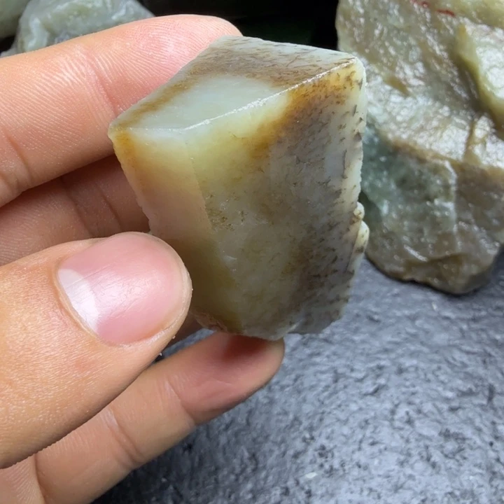 和田玉（糖玉）未镶嵌珠宝奇石