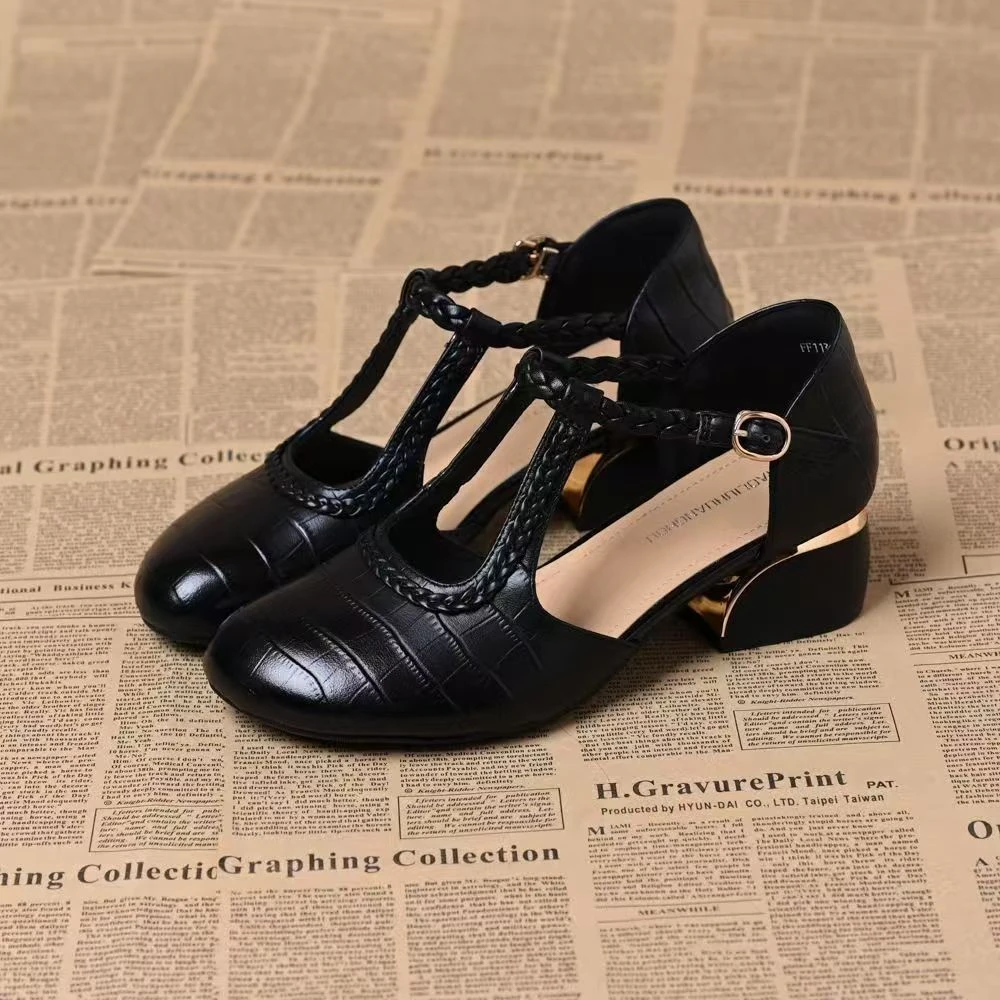 A时尚中空圆包头编织石头纹粗跟单鞋女气质百搭简约通勤凉鞋女