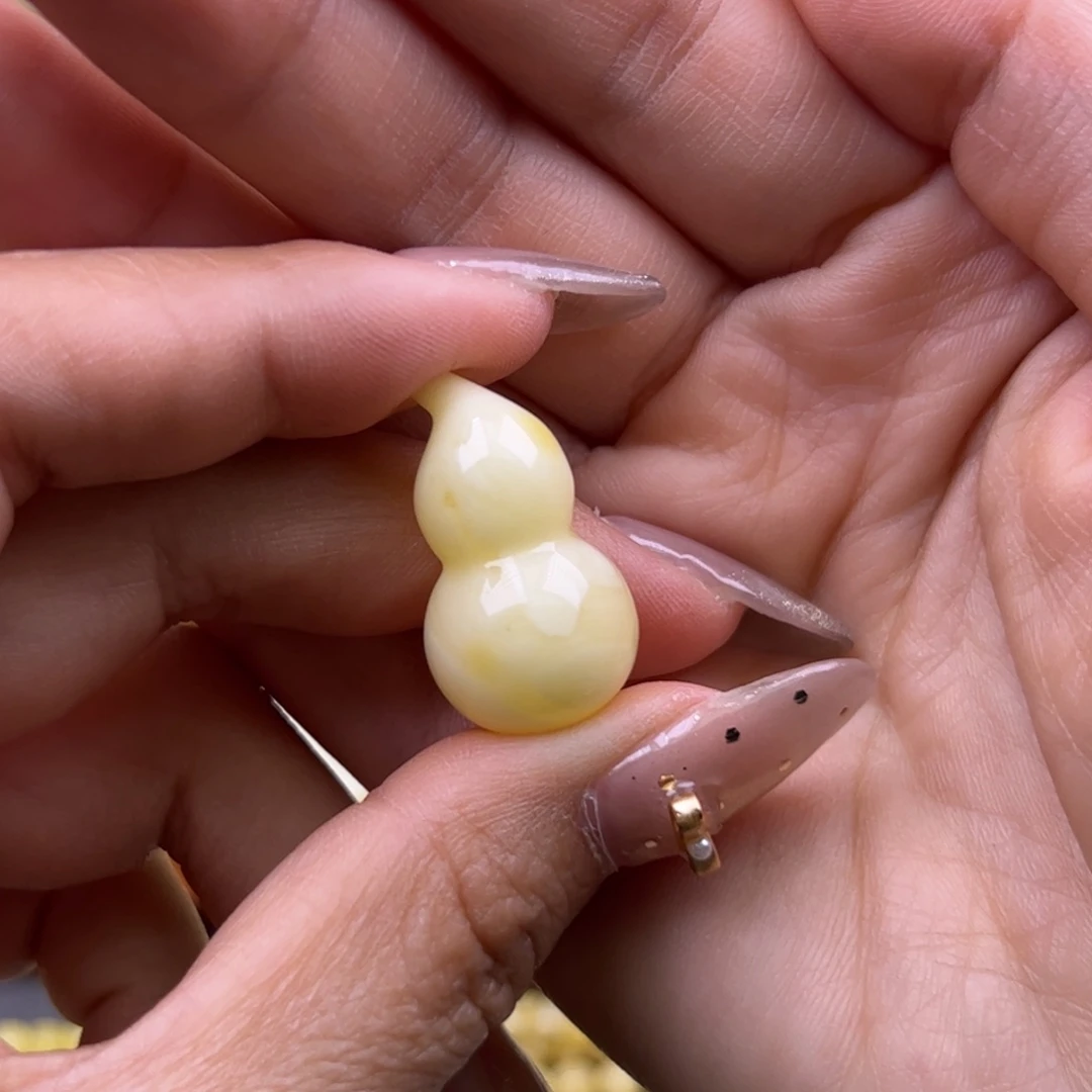 琥珀未镶嵌裸石浓白蜡