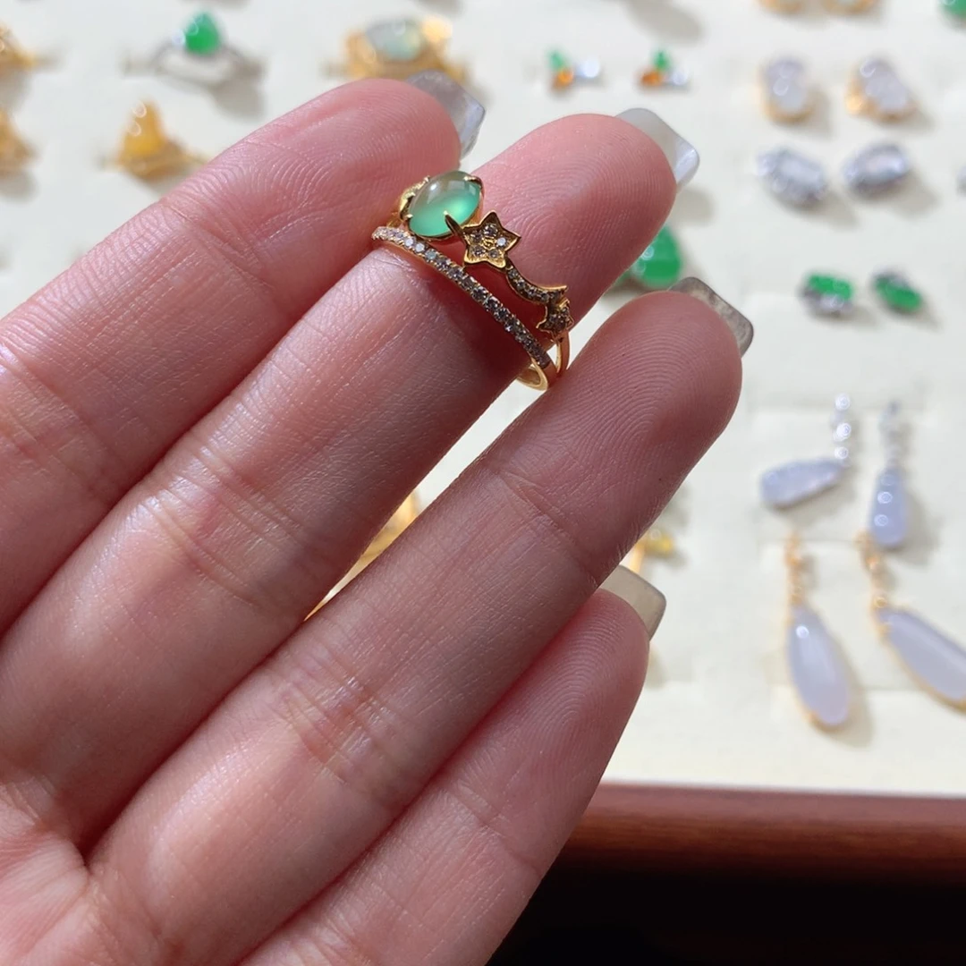 翡翠颈饰18K金镶嵌?*翡翠