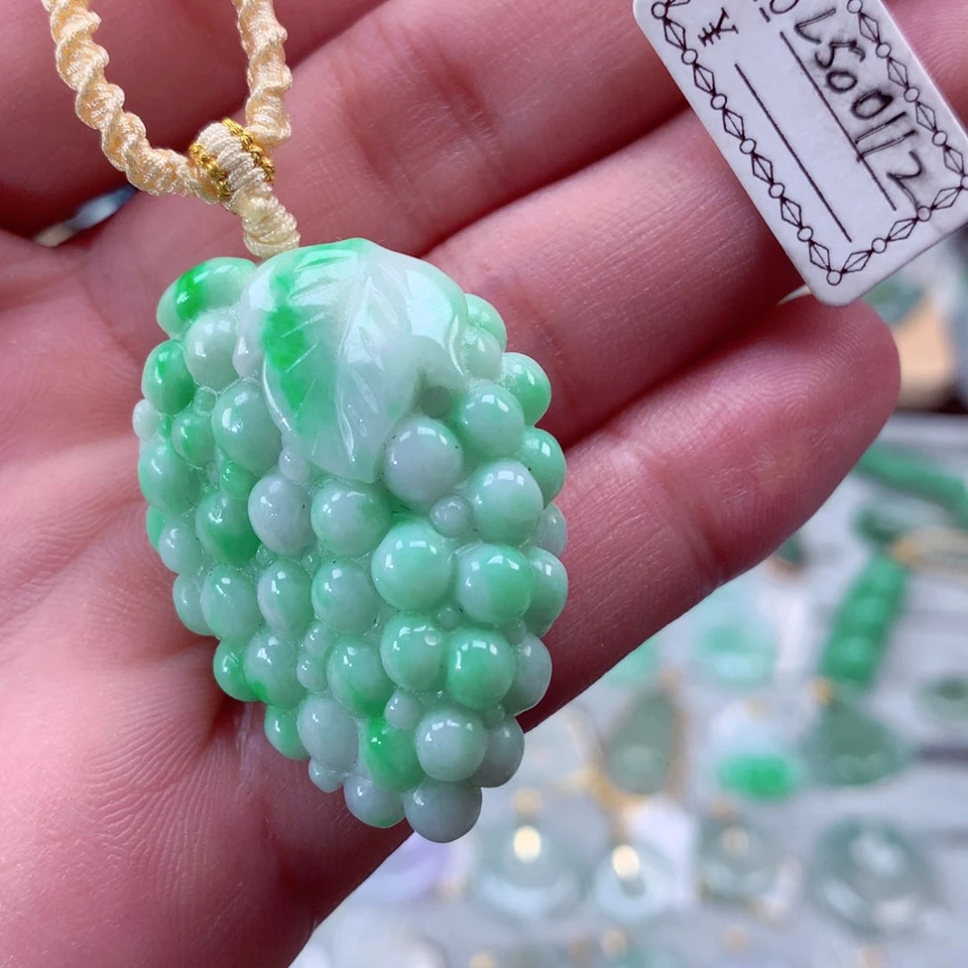 翡翠颈饰未镶嵌翡翠吊坠