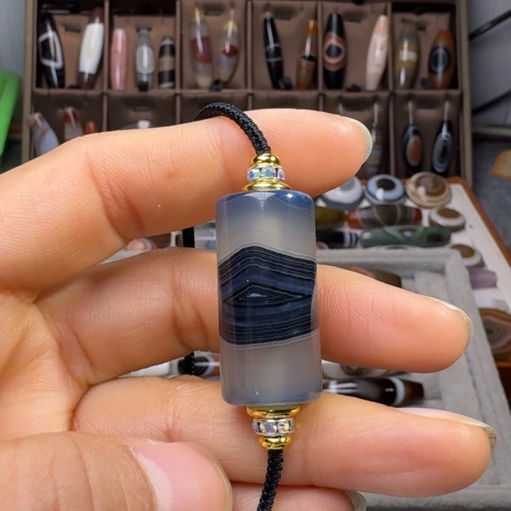 白***想玛瑙/玉髓未镶嵌颈饰