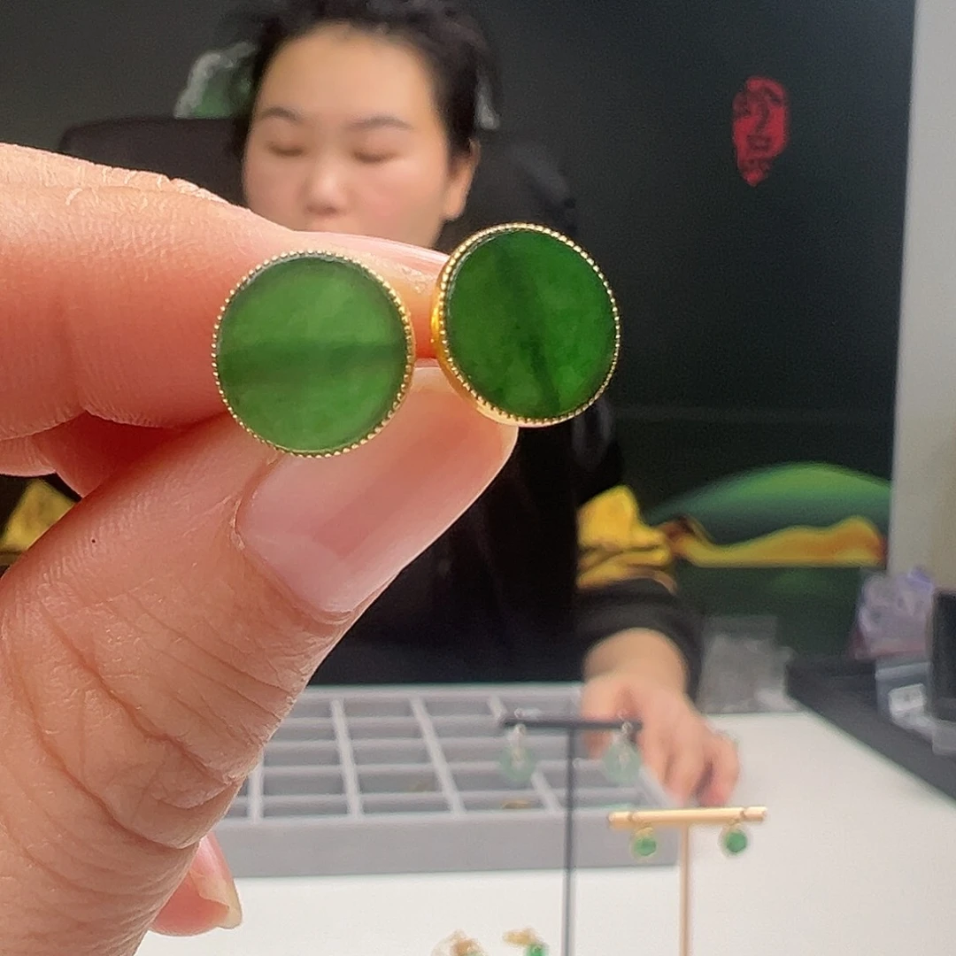 18K金镶嵌翡翠耳饰