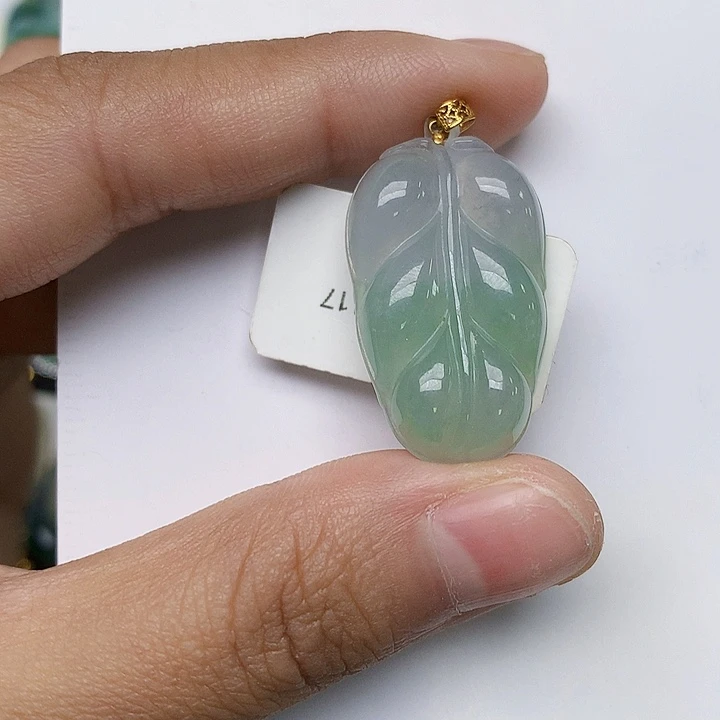 颈饰18K金镶嵌翡翠天然翡翠
