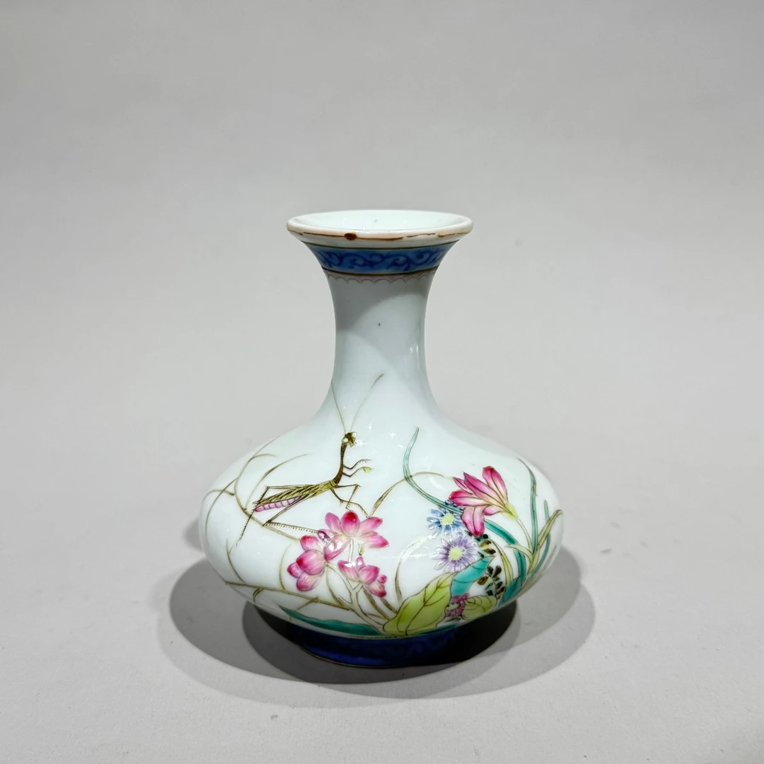 清晚期粉彩虫戏花卉荸荠瓶【古董拍卖】QV25QW0216005