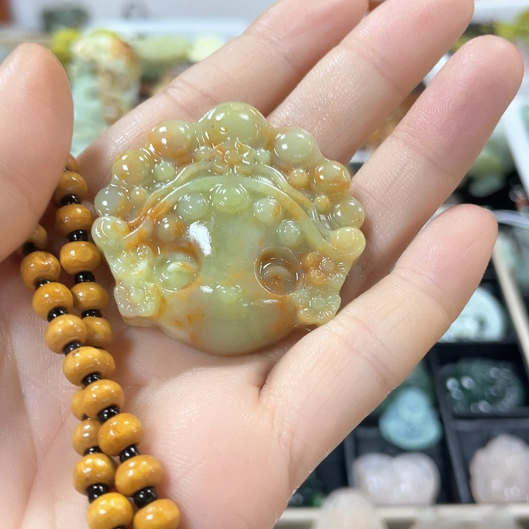 蛇纹石玉颈饰合金