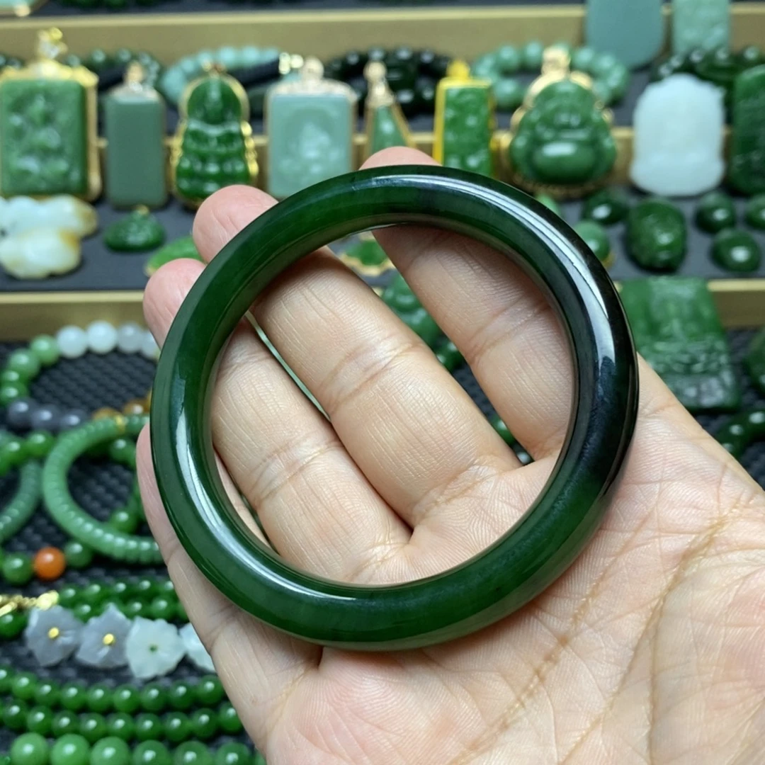 k***o未镶嵌手镯和田玉（碧玉）