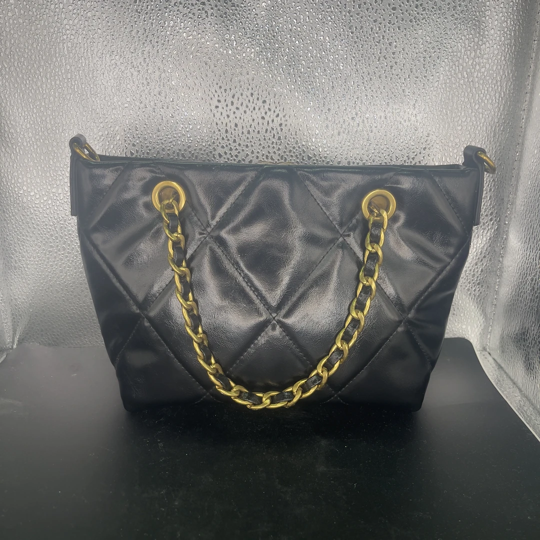 2025新款真皮女包手提开口菱格HC002黑