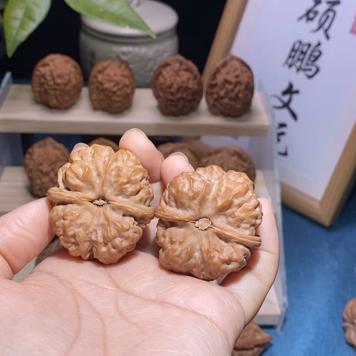 文玩核桃吊坠蛤蟆头
