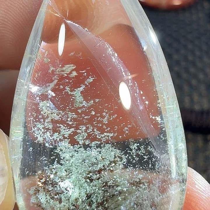 未镶嵌颈饰水晶当**王