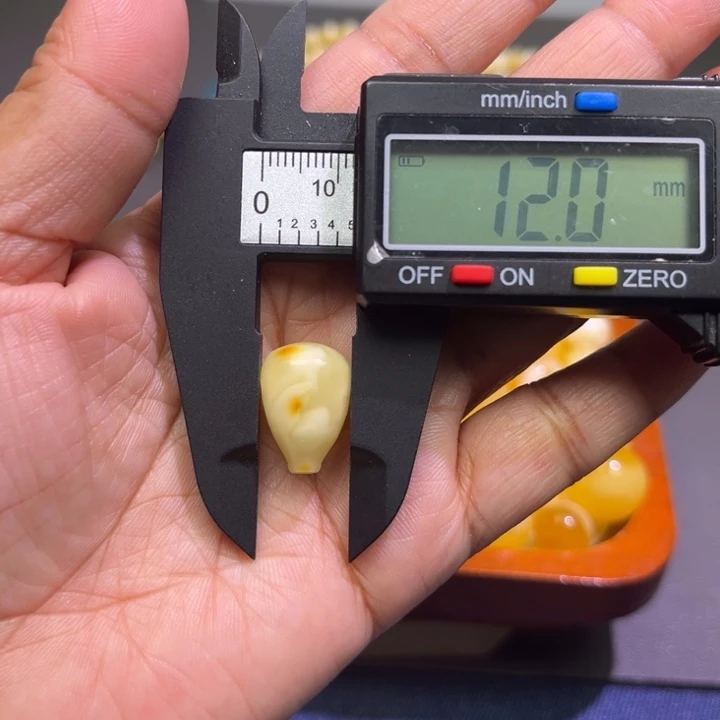 琥珀未镶嵌珠宝奇石M1111号